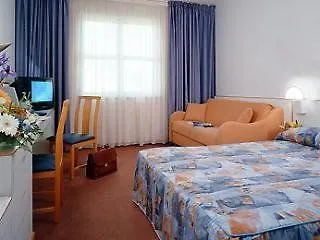 Vienna House Easy By Wyndham 4*