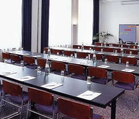 Hotel Vienna House Easy By Wyndham 4*